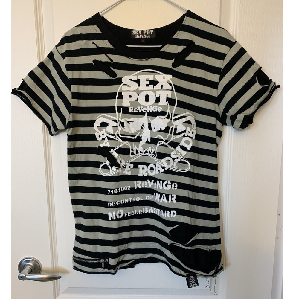 SEX POT ReVeNGe Unisex T-shirt (Size M)
